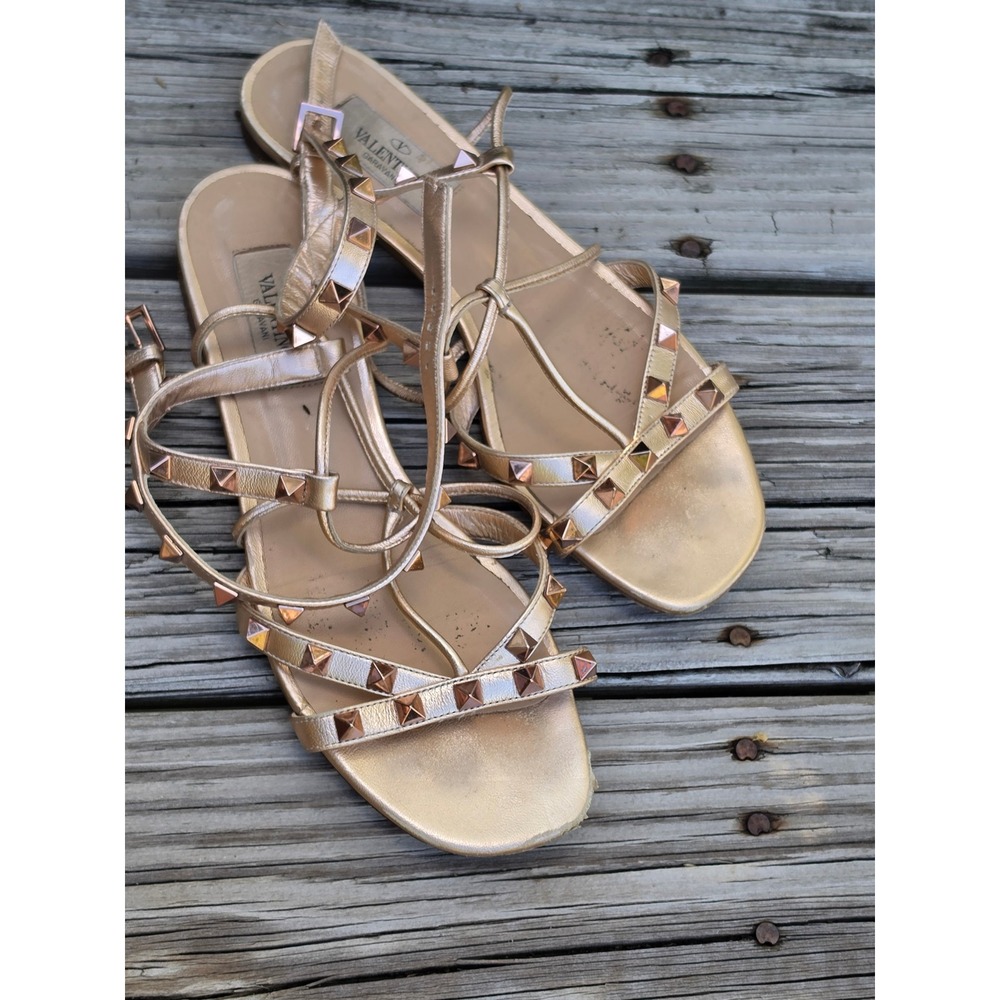 Valentino Garavani Rockstud Metallic Gold Gladiator Sandals Flat Size 37 Italian